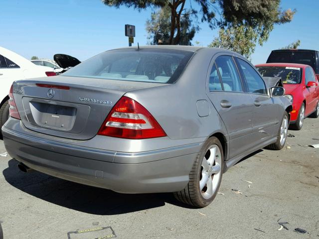 WDBRF40J55F608525 - 2005 MERCEDES-BENZ C 230K SPO SILVER photo 4