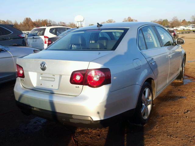 3VWRZ71K38M080454 - 2008 VOLKSWAGEN JETTA SE SILVER photo 4