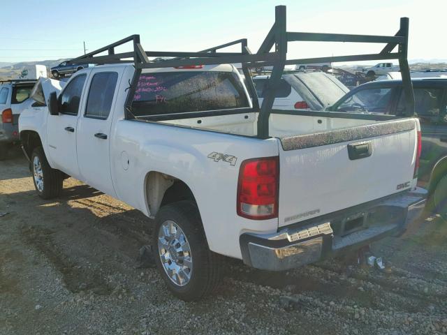 1GT12ZCGXDF229266 - 2013 GMC SIERRA K25 WHITE photo 3