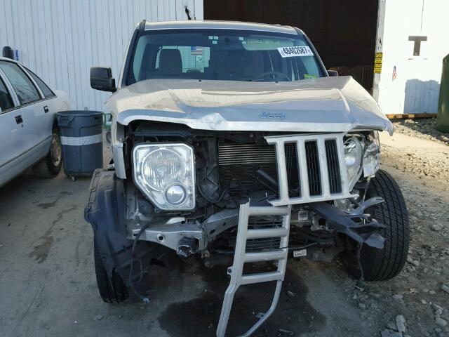 1J8GN28K79W502556 - 2009 JEEP LIBERTY SP SILVER photo 9