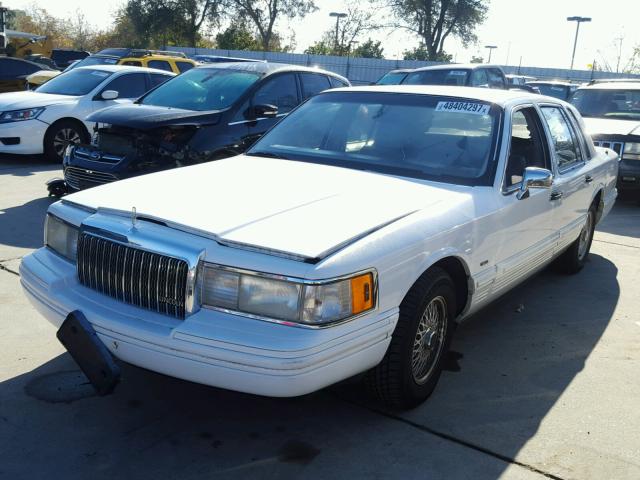 1LNLM82W8PY767832 - 1993 LINCOLN TOWN CAR S WHITE photo 2