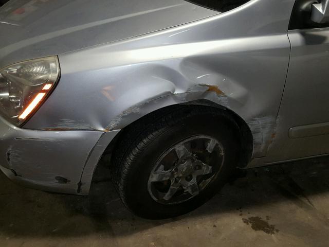 KNDMB233966029113 - 2006 KIA SEDONA EX SILVER photo 9