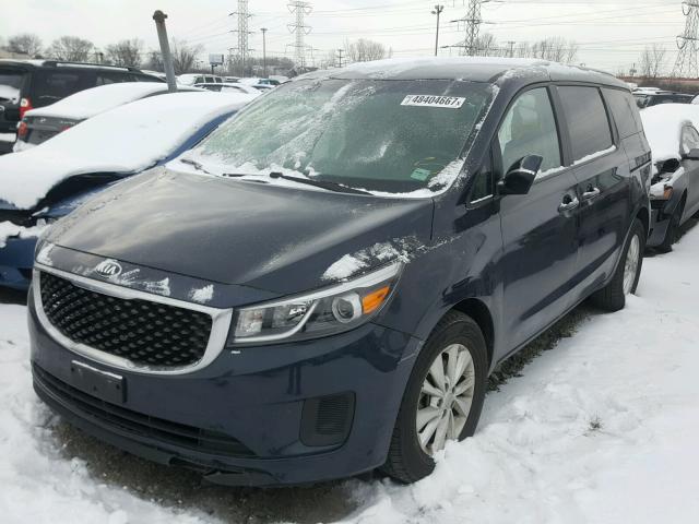 KNDMB5C17F6023892 - 2015 KIA SEDONA LX BLUE photo 2