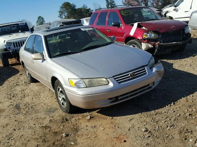 4T1BG22K0WU290803 - 1998 TOYOTA CAMRY CE TAN photo 1