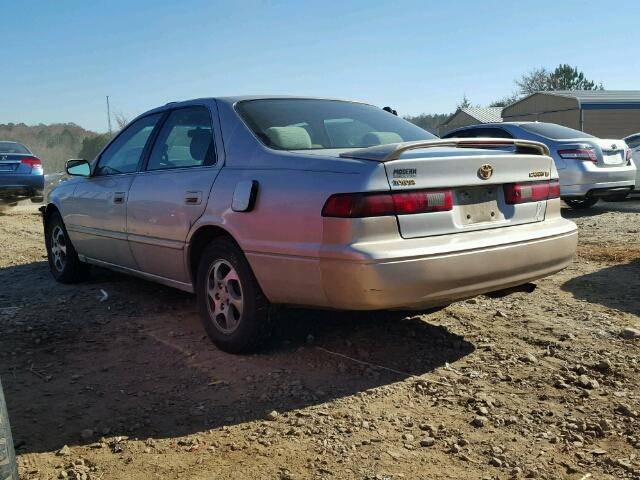 4T1BG22K0WU290803 - 1998 TOYOTA CAMRY CE TAN photo 3