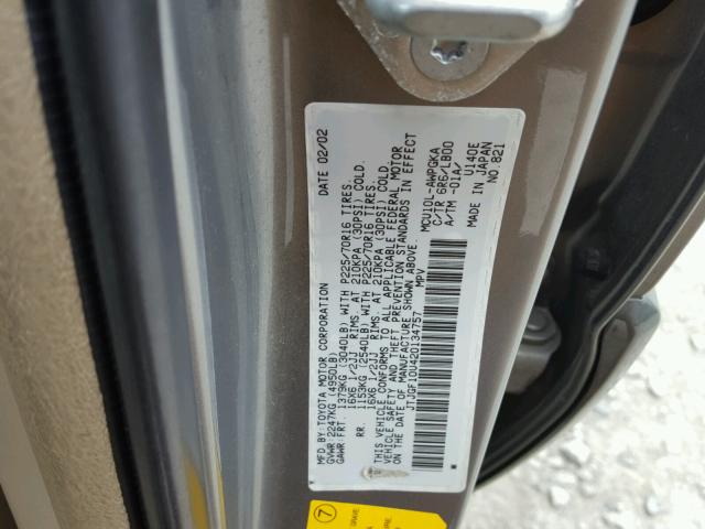 JTJGF10U420134757 - 2002 LEXUS RX 300 GOLD photo 10