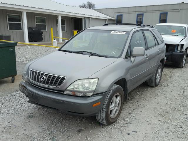 JTJGF10U420134757 - 2002 LEXUS RX 300 GOLD photo 2