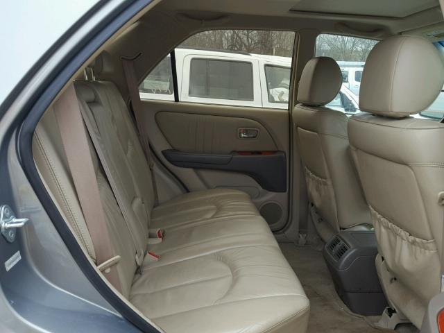 JTJGF10U420134757 - 2002 LEXUS RX 300 GOLD photo 6