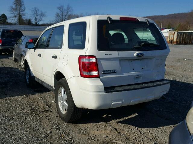 1FMCU0C74BKA96616 - 2011 FORD ESCAPE XLS WHITE photo 3