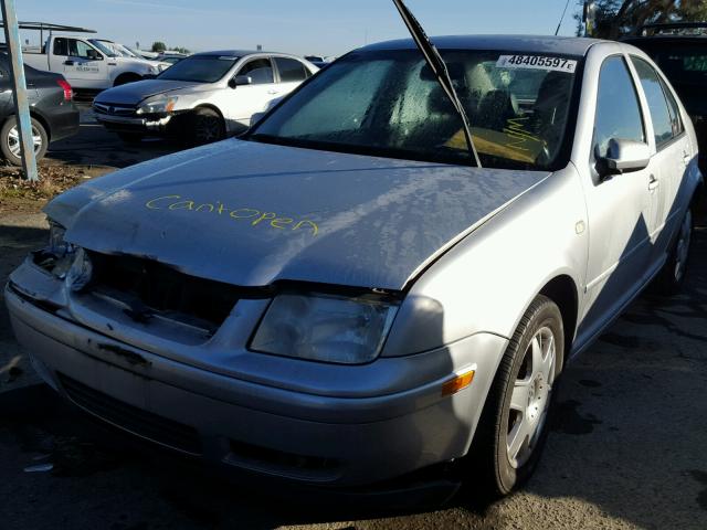 3VWTE29M9YM105352 - 2000 VOLKSWAGEN JETTA GLX SILVER photo 2