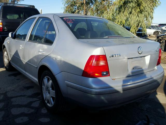 3VWTE29M9YM105352 - 2000 VOLKSWAGEN JETTA GLX SILVER photo 3