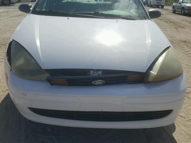 1FAFP33P24W189596 - 2004 FORD FOCUS LX WHITE photo 9