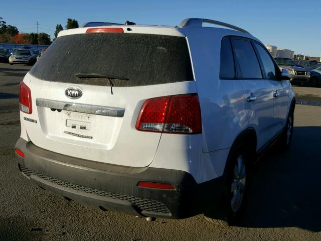 5XYKT4A66DG399233 - 2013 KIA SORENTO LX WHITE photo 4