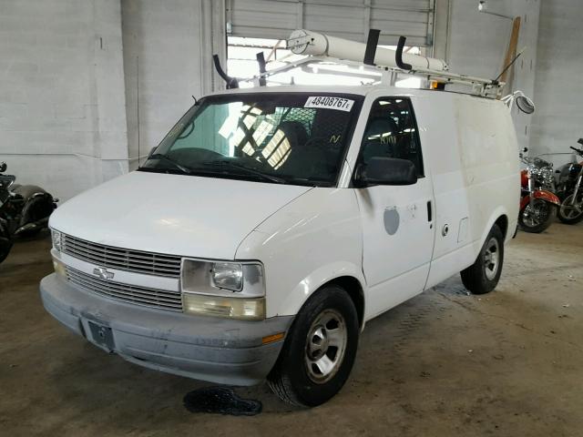 1GCDM19W01B148061 - 2001 CHEVROLET ASTRO WHITE photo 2