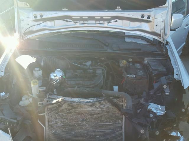 2D4RN5DGXBR791047 - 2011 DODGE GRAND CARA SILVER photo 7