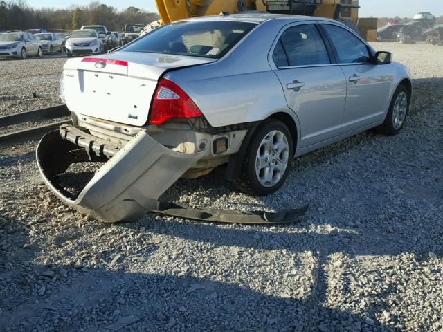 3FAHP0HG8AR284923 - 2010 FORD FUSION SE SILVER photo 4