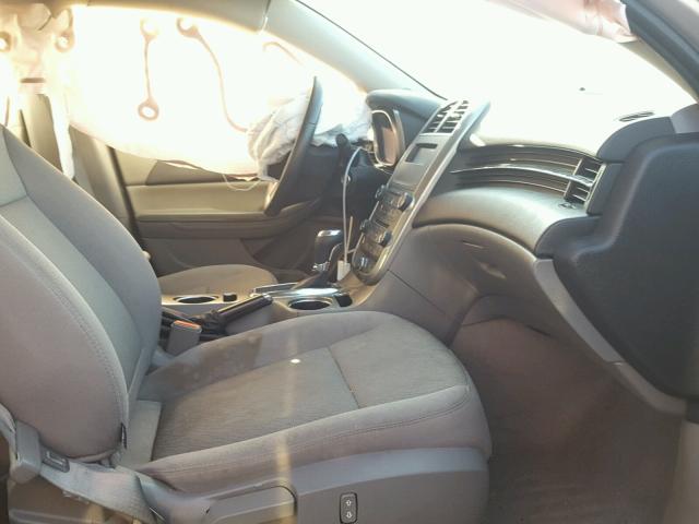 1G11B5SL5FF349253 - 2015 CHEVROLET MALIBU LS ვერცხლისფერი ფოტო 5