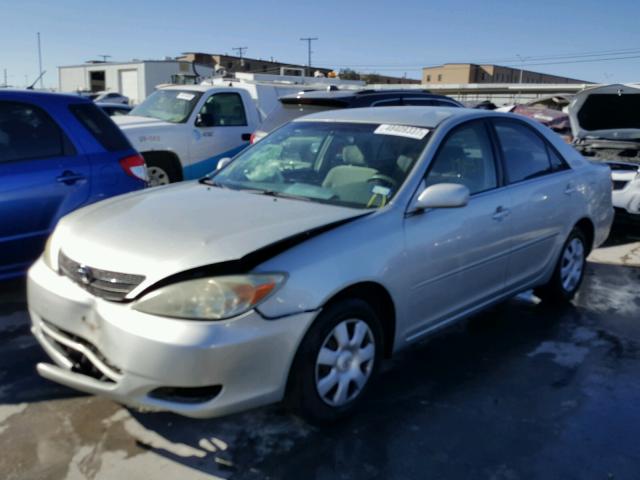 JTDBE32K630232875 - 2003 TOYOTA CAMRY LE SILVER photo 2