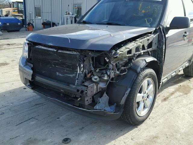 1FMCU0DG0BKC48180 - 2011 FORD ESCAPE XLT GRAY photo 9