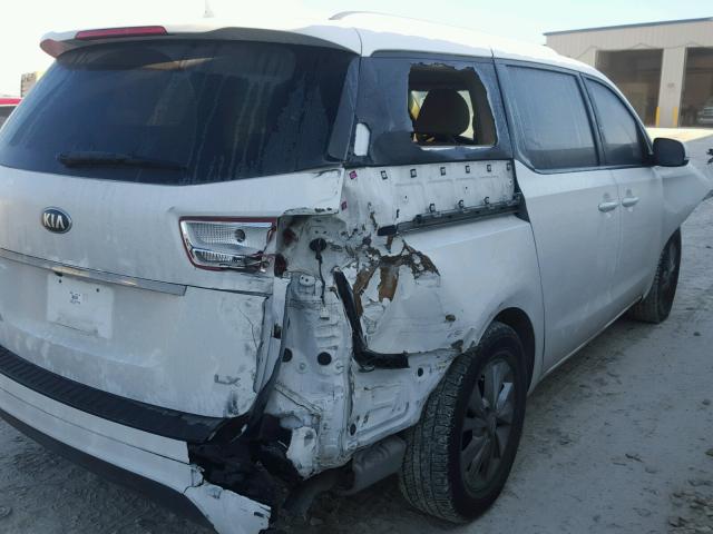 KNDMB5C12G6153807 - 2016 KIA SEDONA LX WHITE photo 9