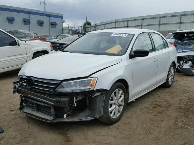 3VWB07AJ2FM348345 - 2015 VOLKSWAGEN JETTA SE WHITE photo 2