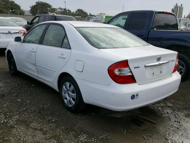 JTDBE32K020128882 - 2002 TOYOTA CAMRY LE WHITE photo 3