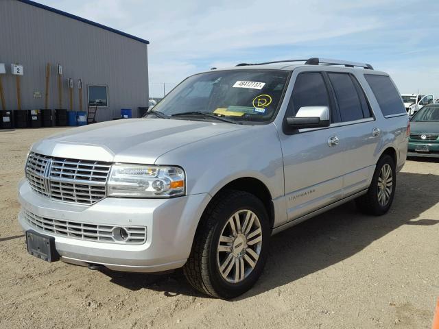 5LMJJ2J53AEJ04633 - 2010 LINCOLN NAVIGATOR SILVER photo 2