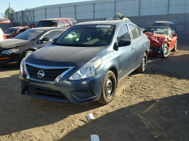 3N1CN7APXGL867019 - 2016 NISSAN VERSA S GRAY photo 2