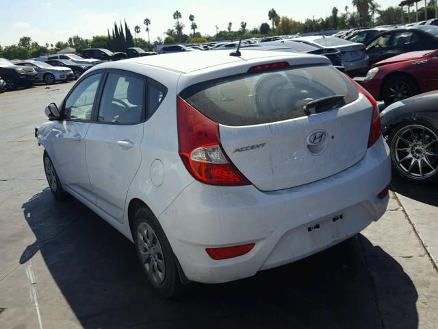 KMHCT5AE6GU289699 - 2016 HYUNDAI ACCENT SE WHITE photo 3