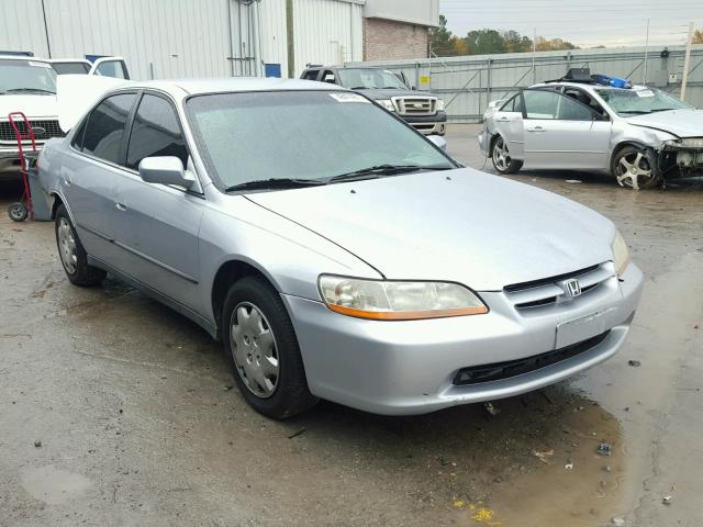 1HGCG5643WA185889 - 1998 HONDA ACCORD LX SILVER photo 1