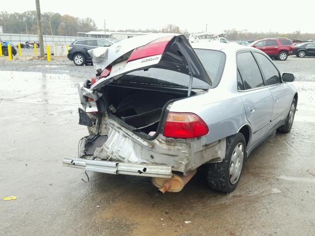 1HGCG5643WA185889 - 1998 HONDA ACCORD LX SILVER photo 4