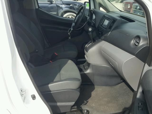 3N63M0ZN4FK701736 - 2015 CHEVROLET CITY EXPRE WHITE photo 5