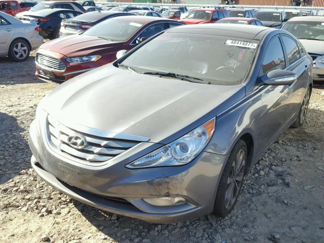 5NPEC4AB2DH610768 - 2013 HYUNDAI SONATA SE GRAY photo 2