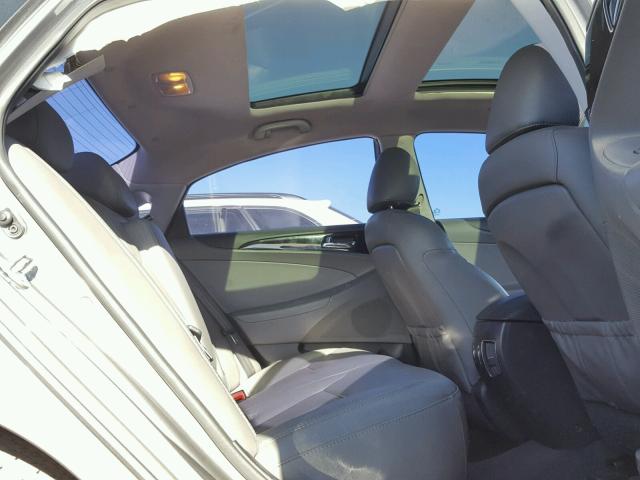 5NPEC4AB2DH610768 - 2013 HYUNDAI SONATA SE 灰色 照片 6