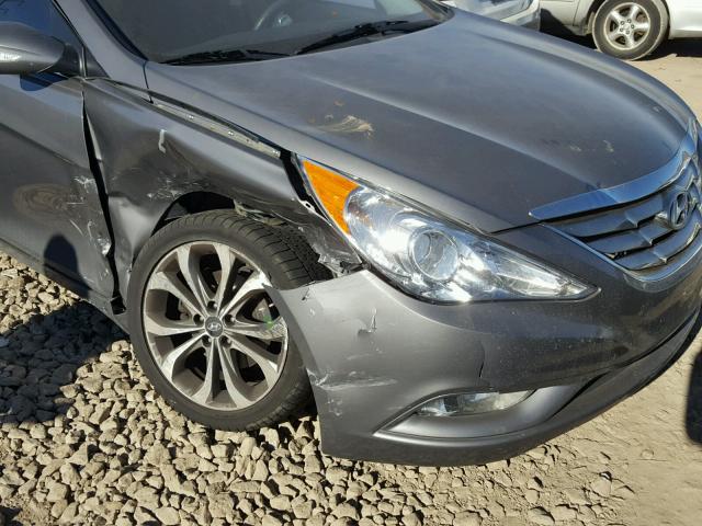 5NPEC4AB2DH610768 - 2013 HYUNDAI SONATA SE 灰色 照片 9
