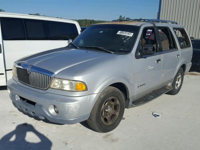 5LMEU27A7YLJ33278 - 2000 LINCOLN NAVIGATOR 银色 照片 2