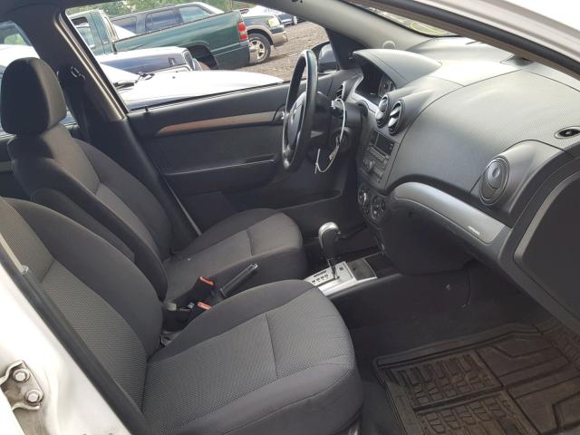 KL1TD56E49B317595 - 2009 CHEVROLET AVEO LS WHITE photo 5