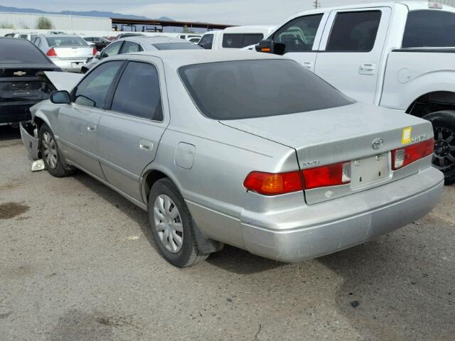 JT2BG22K7Y0530484 - 2000 TOYOTA CAMRY CE SILVER photo 3