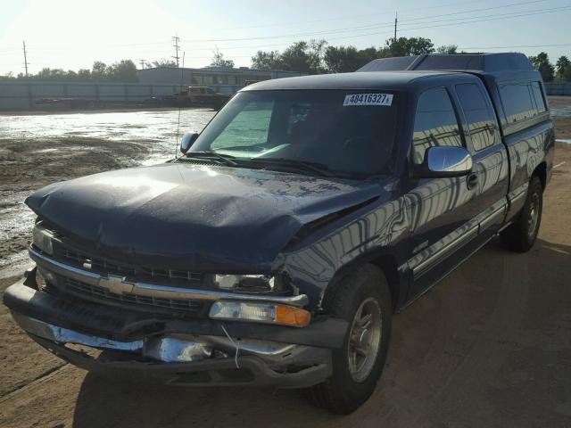 2GCEC19T521286287 - 2002 CHEVROLET SILVERADO BLUE photo 2