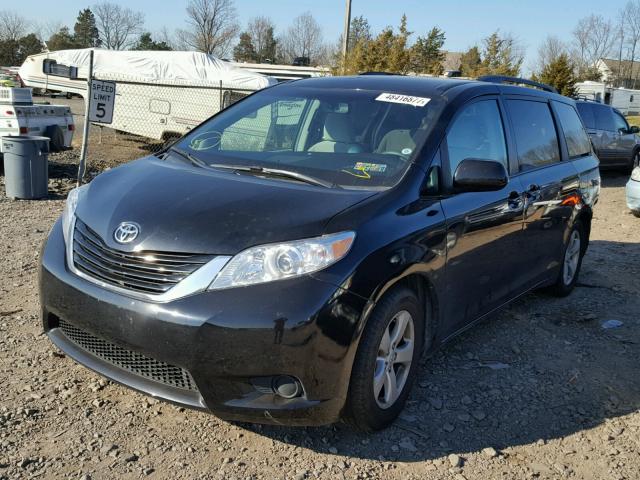 5TDKK3DC8FS572450 - 2015 TOYOTA SIENNA LE BLACK photo 2