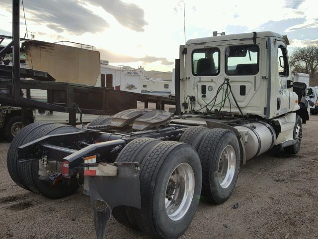 1FUJGBDV5DSBZ5391 - 2013 FREIGHTLINER CASCADIA 1 CREAM photo 4