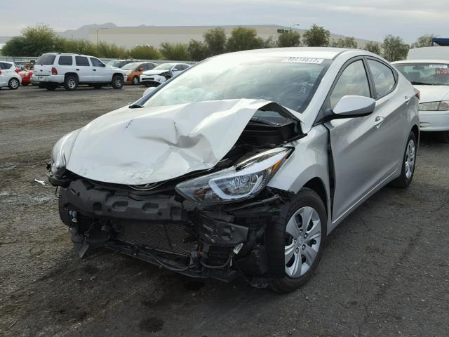 5NPDH4AE1GH746742 - 2016 HYUNDAI ELANTRA SE SILVER photo 2