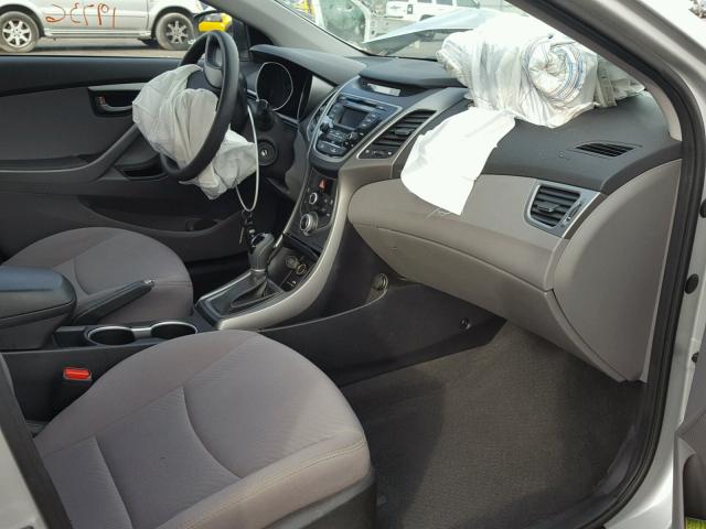 5NPDH4AE1GH746742 - 2016 HYUNDAI ELANTRA SE SILVER photo 5