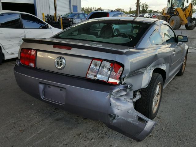 1ZVFT80N275211013 - 2007 FORD MUSTANG GRAY photo 4