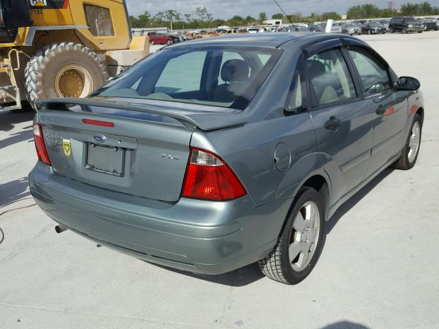 1FAFP34N85W252313 - 2005 FORD FOCUS ZX4 GREEN photo 4