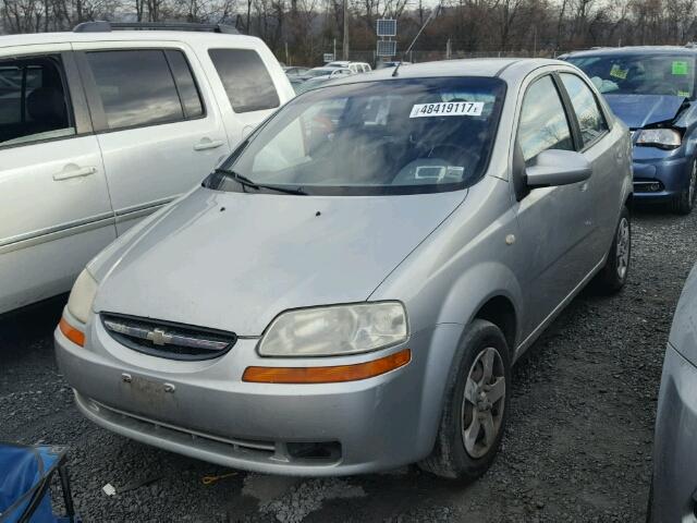 KL1TD52655B391634 - 2005 CHEVROLET AVEO BASE SILVER photo 2