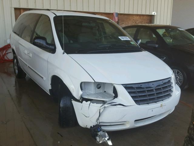 2C4GP54L65R102234 - 2005 CHRYSLER TOWN & COU WHITE photo 1