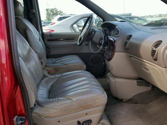 1G4GP64L7YB727900 - 2000 CHRYSLER TOWN & COU RED photo 5