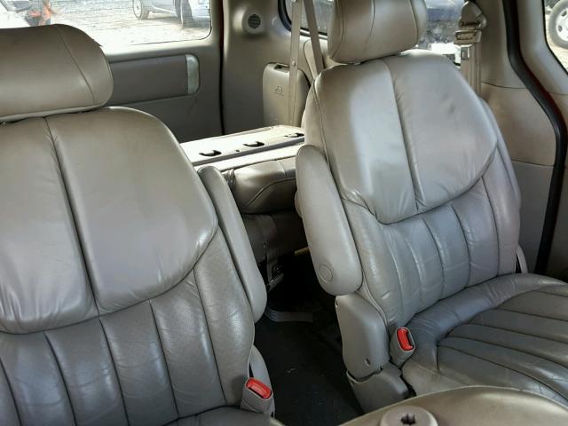 1G4GP64L7YB727900 - 2000 CHRYSLER TOWN & COU RED photo 6