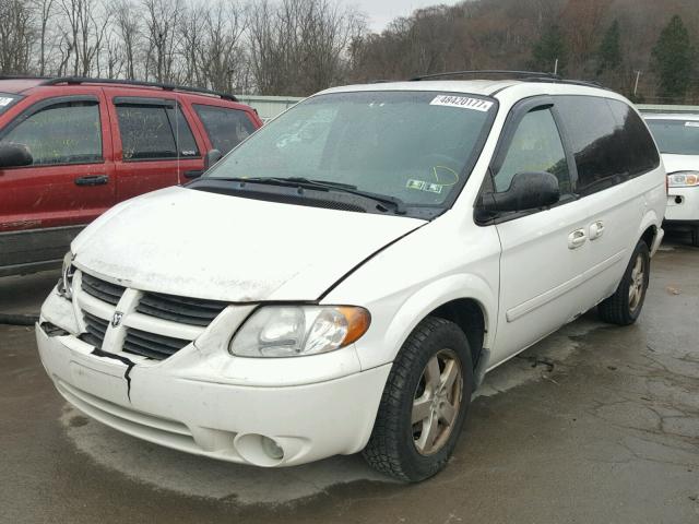 2D4GP44L67R118871 - 2007 DODGE GRAND CARA WHITE photo 2